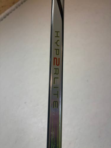 Junior Bauer Vapor Hyperlite 2 Right Handed Hockey Stick P92 30 Flex (Used)