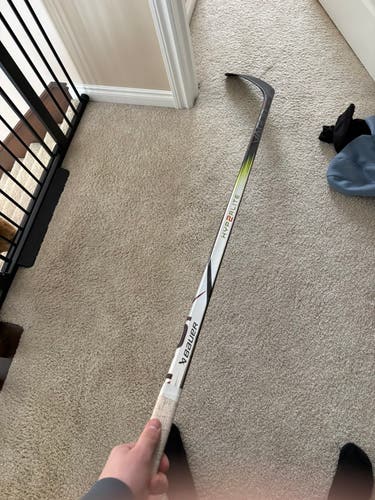 Senior Bauer Vapor Hyperlite 2 Right Handed Hockey Stick P28 65 Flex (Used)