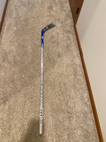 Easton Synergy SL RH Hockey Stick Heatley Pattern 85 Flex