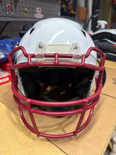 USED SCHUTT VENGEANCE Z-10 ADULT FOOTBALL HELMET - MEDIUM - WHITE - REJECT