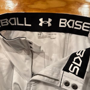 White Unisex Small Youth Under Armour tapered piped Game Pants (Used)