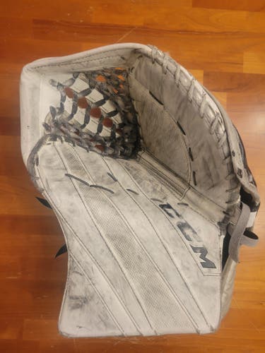CCM Extreme Flex 5.9 Regular (Used)