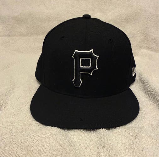 Fitted New Era Pirates hat