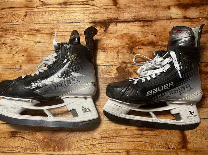 2023 Bauer Vapor Hyperlite 2 Hockey Skates Size 6.5 (Used)
