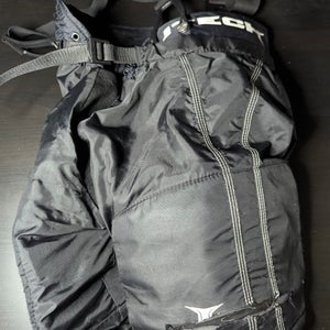 Youth XL Itech Hockey Pants (Used)