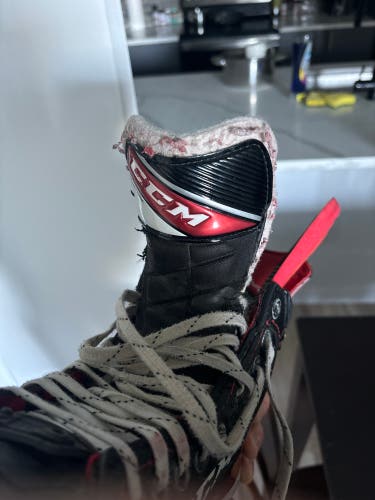 CCM JetSpeed FT4 Pro Hockey Skates Regular Width 8 (Used)