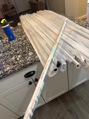 Senior Bauer Vapor Hyperlite 2 Left Hand Hockey Stick P92 (New)