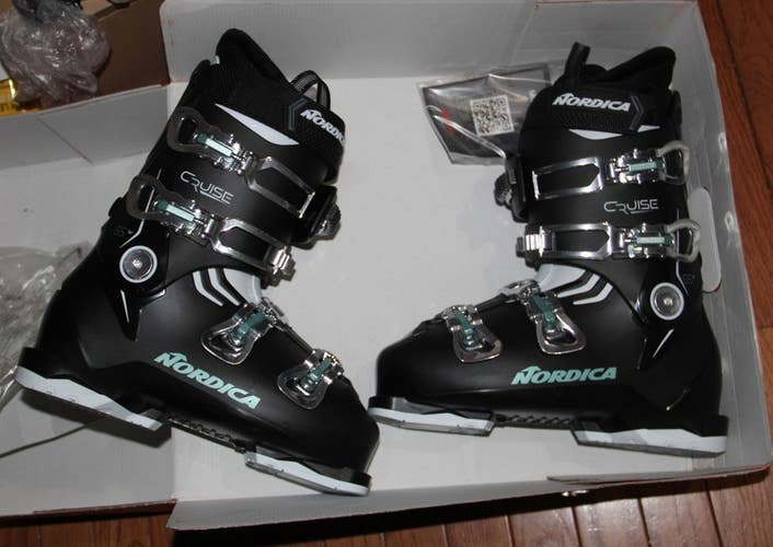 NEW Nordica cruise 65 W  women's ski boots 26.5 mondo US 9.5