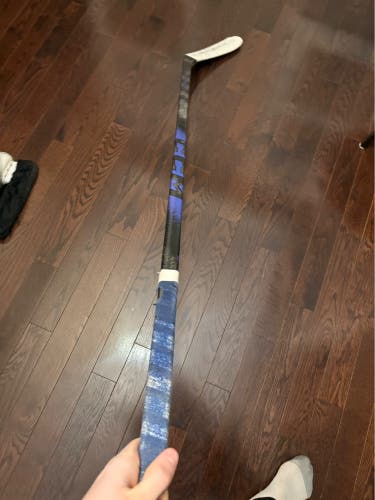 Intermediate CCM Ribcor Trigger 10 Pro Right Handed Hockey Stick P28+1/4 65 Flex (New)