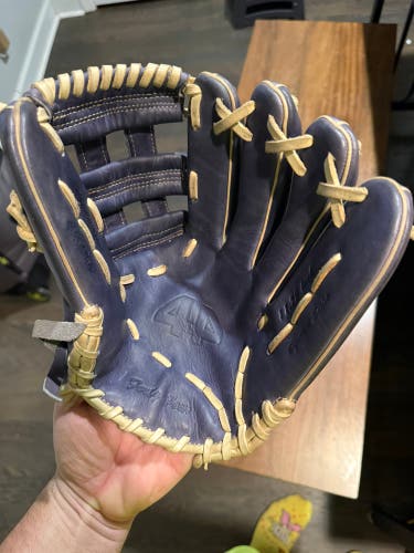 44 Pro Signature Series RH Baseball Glove 11.75"