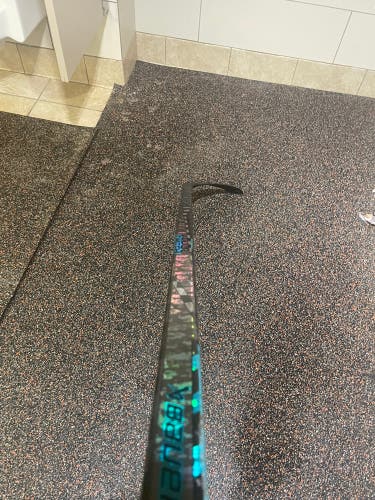 Senior Bauer Twitch Left Hand Hockey Stick P28 70 Flex (Used)