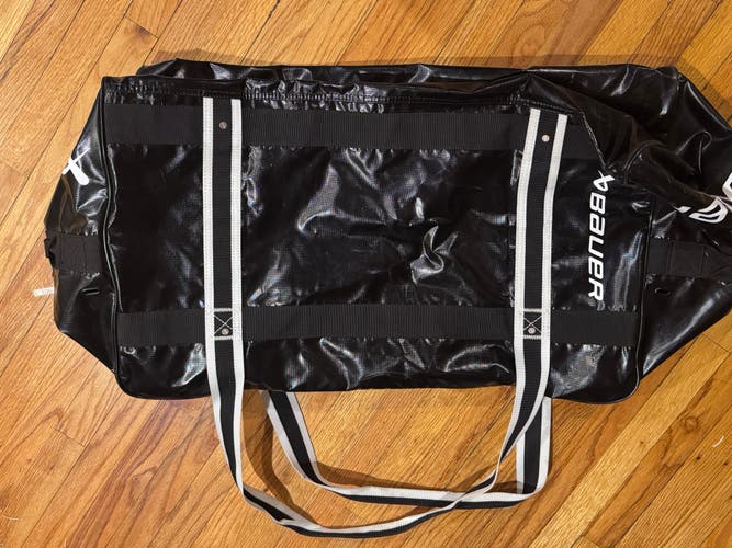 Bauer Pro 30in. Junior Carry Hockey Equipment Bag