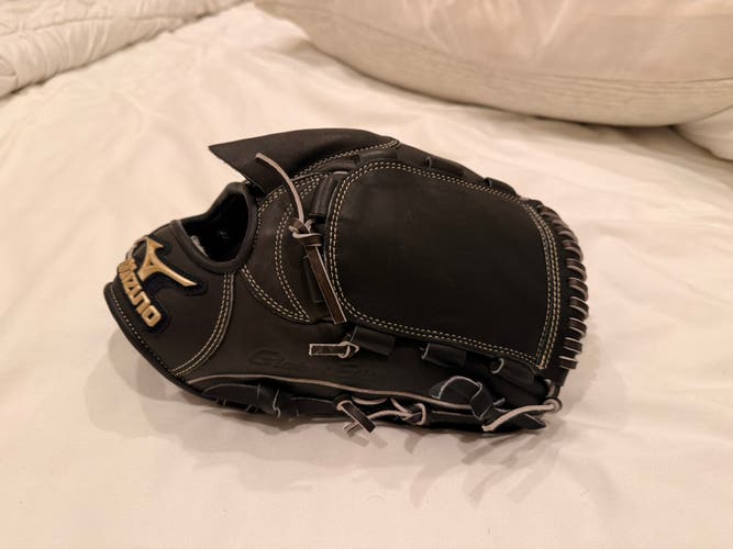 Mizuno Global Elite RH Pitcher's Baseball Glove 11.75" (Used)