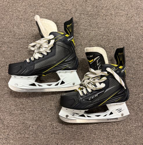 Hockey Player Skates - CCM Tacks