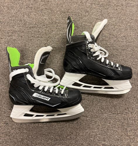 Hockey Player Skates - BAUER X-LS
