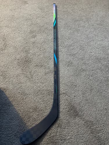 Junior Bauer Nexus Tracer 50 flex Right Handed Hockey Stick P28(New)