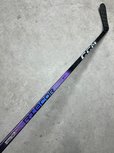 75 Flex P90TM Senior CCM RibCor Trigger 8 Pro Right Hand Hockey Stick Pro Stock NHL (Used)