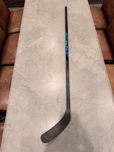 Sr. CCM Ribcor Trigger 10 Pro Right Handed Stick P29+1/4 75 Flex-used 2 times in practice only