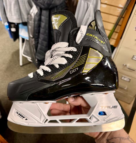Black/Yellow 2024 True Catalyst 7 Hockey Skates Regular Width Size 6 Senior(New)
