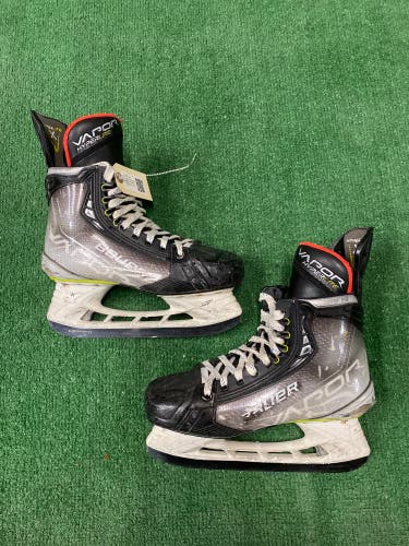 Bauer Vapor Hyperlite Hockey Skates | Intermediate Size 6.5 (Fit 1)