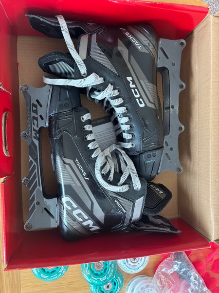 Black CCM Tacks Vector Hockey Skates Regular Width 10.5 (Used) — Inline