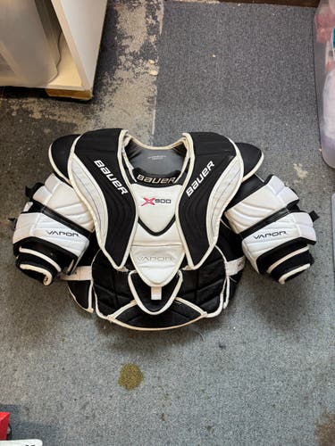Bauer Vapor X900 Goalie Chest Protector (Used)