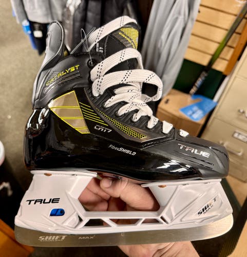 Black 2024 True Catalyst 7 Hockey Skates Regular Width 7 Senior (New)