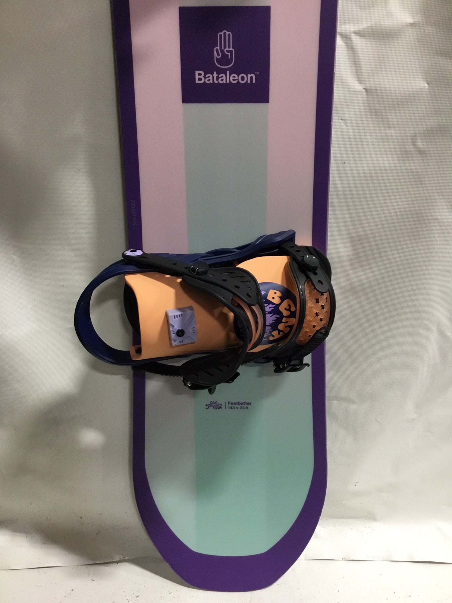143 New Bataleon Feel better Snowboard New w/ bindings 