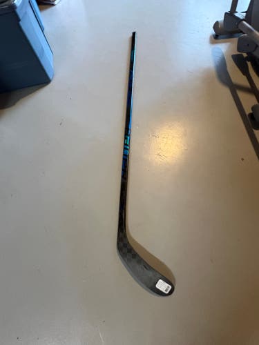 Intermediate Bauer Pulse Right Handed Hockey Stick P28 65 Flex (New)