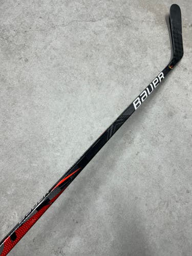 87 Flex P92M Senior Bauer Vapor Flylite Right Hand Hockey Stick (Used)