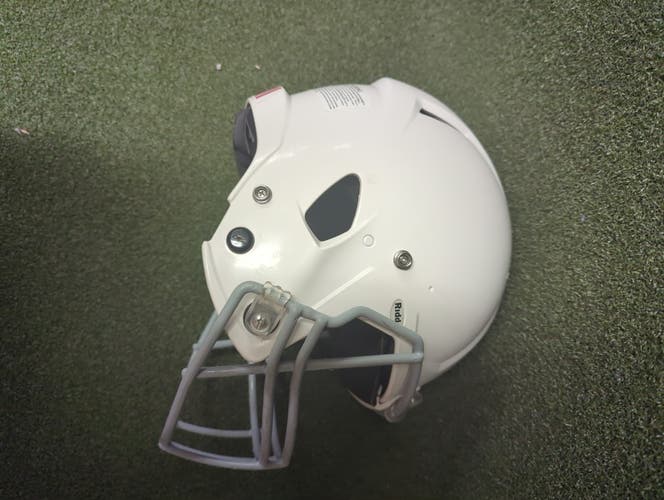 Youth Medium Riddell Victor Helmet (Used)(9476)
