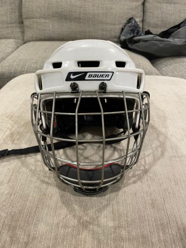 Hockey Medium Bauer Helmet (Used) White Cage Shield