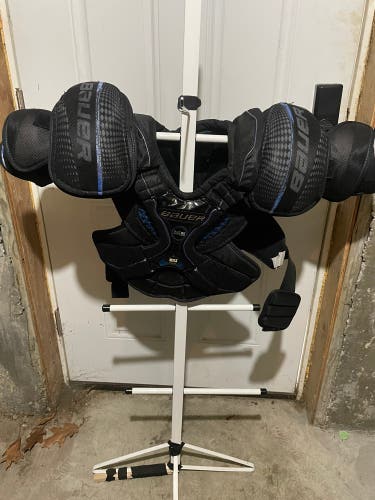 Men's Large Senior Bauer Supreme One95 Shoulder Pads (Used)