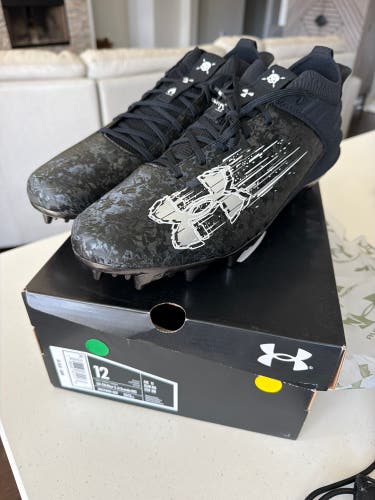 Men's Size M 12.0 (W 13.0) Under Armour Blur Low Top (New)