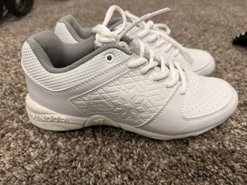 White Women's Ringor Rip-It metal cleat, size 8