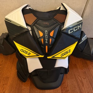 Large CCM Axis 2 Pro Goalie Chest Protector (Used)