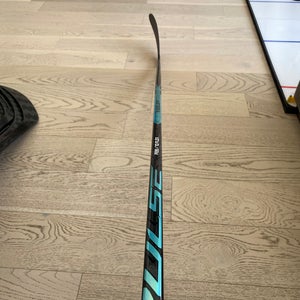 Senior Bauer Pulse Right Handed Hockey Stick P28 70 Flex (New)