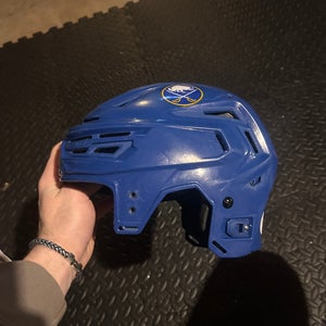Medium Bauer Re-Akt 150 Helmet (Used)