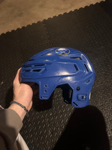 Medium Bauer Re-Akt 150 Helmet (Used)