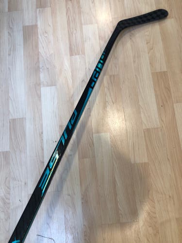 Junior Bauer Pulse Hockey Stick Right Handed P92 40 Flex (Used)
