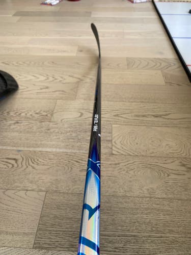 Senior Bauer Vapor Flylite Right Handed Hockey Stick P28 70 Flex (New)