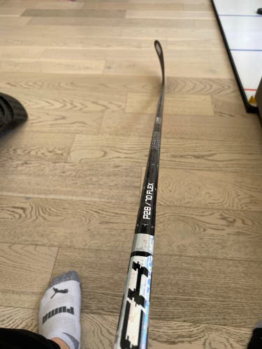 Senior Bauer Twitch Right Handed Hockey Stick P28 70 Flex (New)