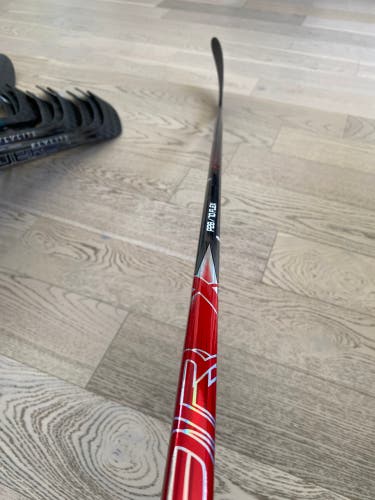 Senior Bauer Vapor Flylite Right Handed Hockey Stick P28 70 Flex (New)