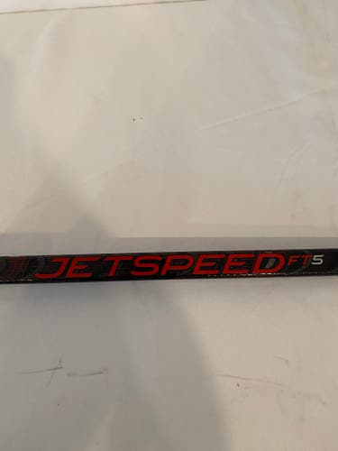 Junior CCM JetSpeed FT5 Right Handed Hockey Stick 40 Flex P28 (New)
