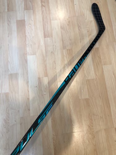 Senior Bauer Pulse Hockey Stick Left Hand P28 77 Flex (New)