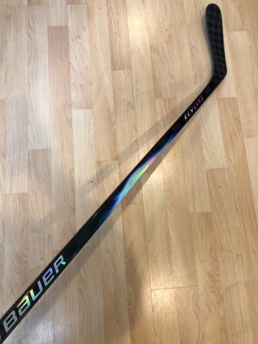 Senior Bauer Vapor Flylite Hockey Stick Left Hand P92 84 Flex (Used)