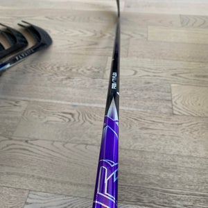 Senior Bauer Vapor Flylite Right Handed Hockey Stick P28 77 Flex (New)