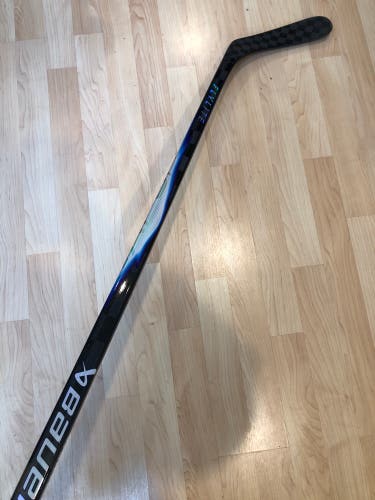 Senior Bauer Vapor Flylite Hockey Stick Right Handed P92 77 Flex (New)