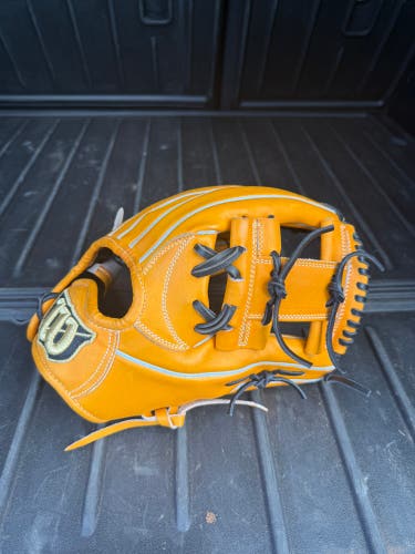 Wilson Staff RH Infield Baseball Glove 11.75" (Used)