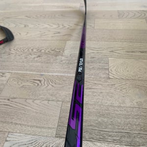 Senior Bauer Pulse Right Handed Hockey Stick P28 70 Flex (New)